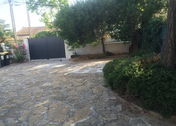 Chateau D\'Eau Reamenage En Maison Ronde Proche De La Plage Et Du Castellet