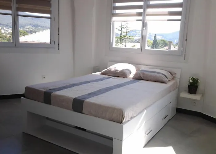 Chateau D\'Eau Reamenage En Maison Ronde Proche De La Plage Et Du Castellet