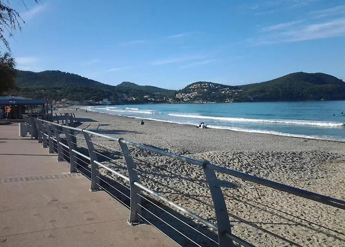 Chateau D\'Eau Reamenage En Maison Ronde Proche De La Plage Et Du Castellet